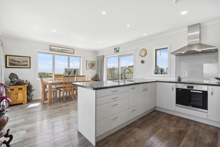 Photo of property in 17 Uxbridge Terrace, Waikawa Beach, Levin, 5573