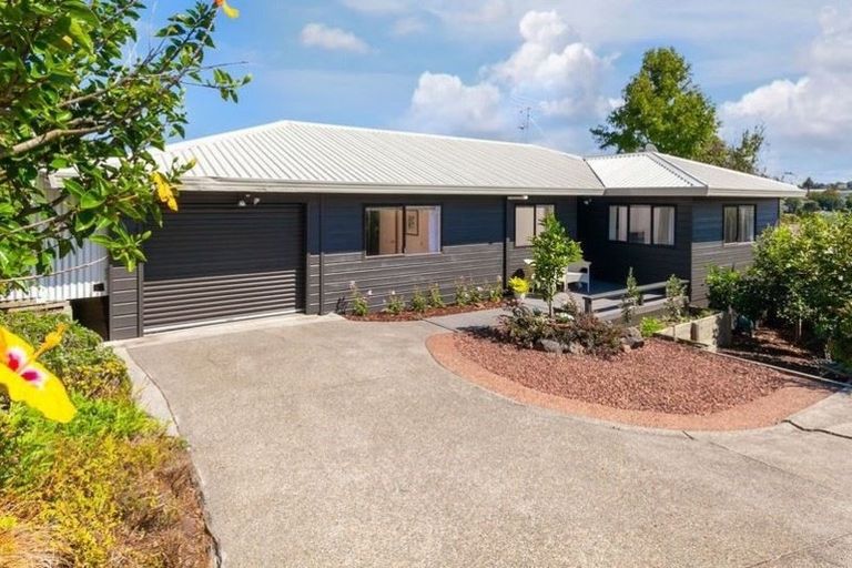 Photo of property in 2/39 Browns Bay Road, Browns Bay, Auckland, 0630