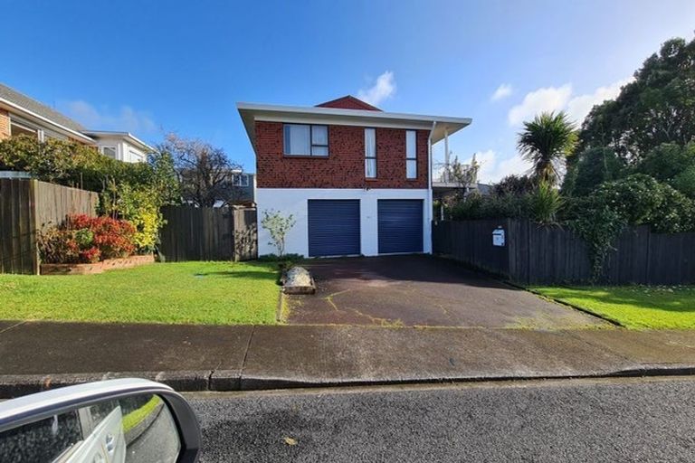 Photo of property in 1 Sunrise Lane, Te Atatu South, Auckland, 0610