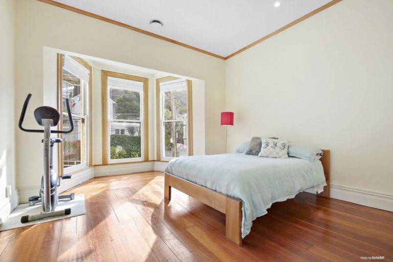 Photo of property in 37 Grant Road, Thorndon, Wellington, 6011