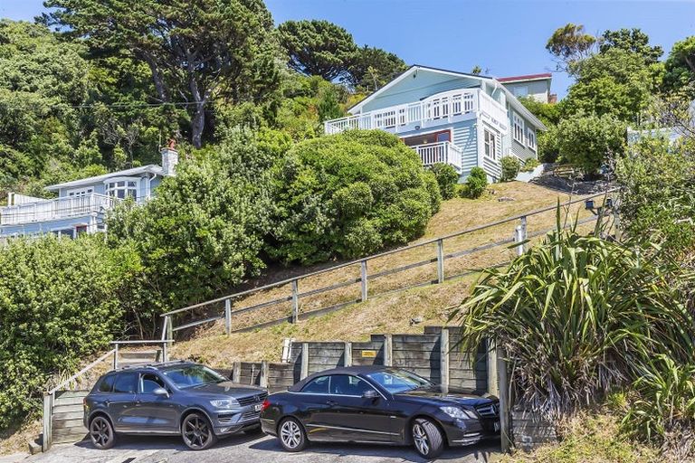 Photo of property in 49 Hungerford Road, Lyall Bay, Wellington, 6022
