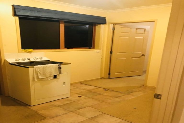 Photo of property in 17a Lesa Annis Place, Henderson, Auckland, 0612