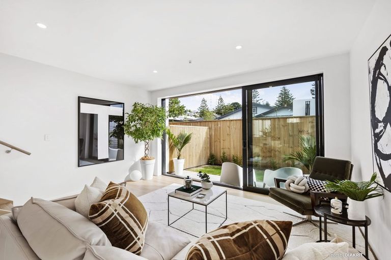 Photo of property in 16e Inglis Street, Seatoun, Wellington, 6022