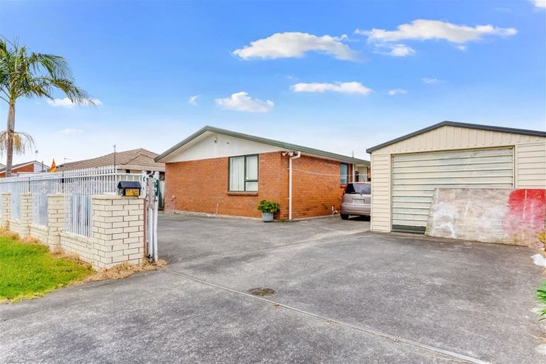Photo of property in 17 Robert Ross Place, Clendon Park, Auckland, 2103