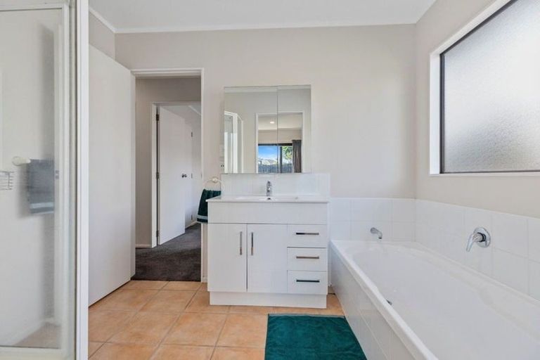 Photo of property in 38 Katerini Grove, Papamoa Beach, Papamoa, 3118