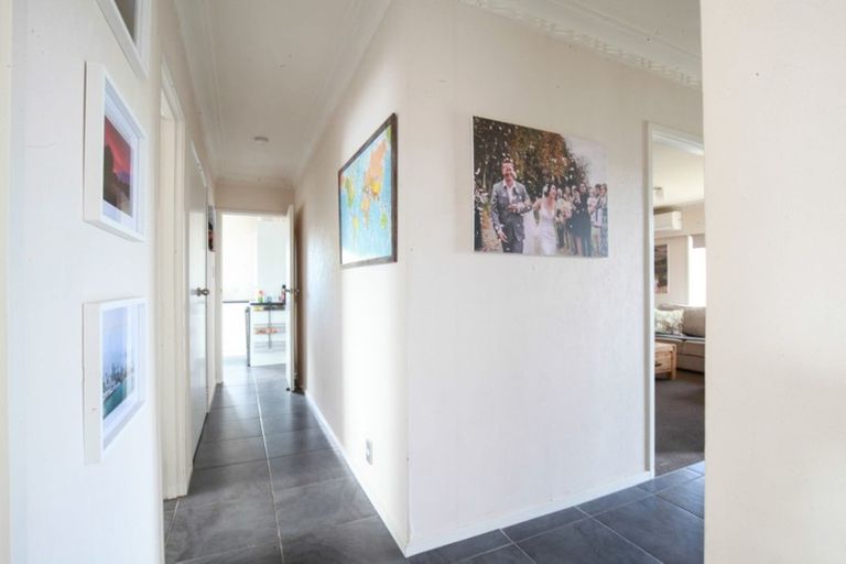 Photo of property in 2a Kurnell Drive, Botany Downs, Auckland, 2010