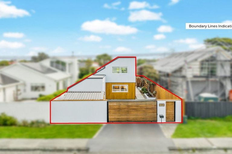 Photo of property in 10 Marine Parade, North New Brighton, Christchurch, 8083