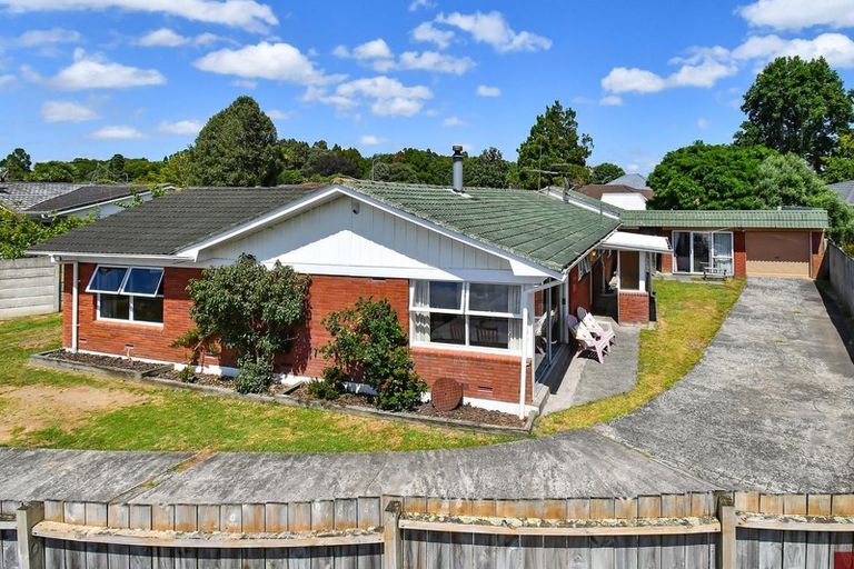 Photo of property in 16 Mccall Place, Opaheke, Papakura, 2113