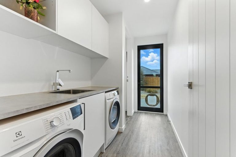 Photo of property in 33 Silver Peaks Drive, West Melton, 7618