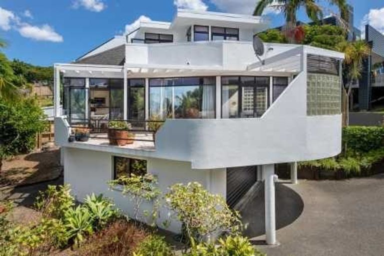 Photo of property in 1/103 Aberdeen Road, Castor Bay, Auckland, 0620