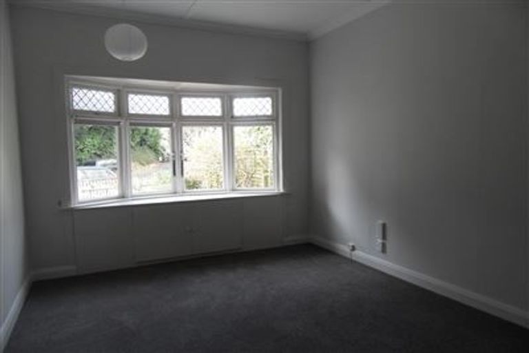 Photo of property in 16 Moana Road, Kelburn, Wellington, 6012