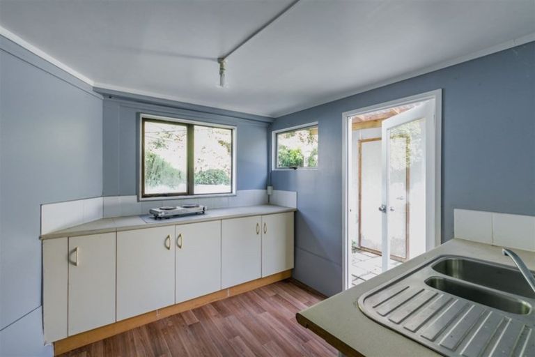 Photo of property in 66 Easton Park Parade, Glenfield, Auckland, 0629