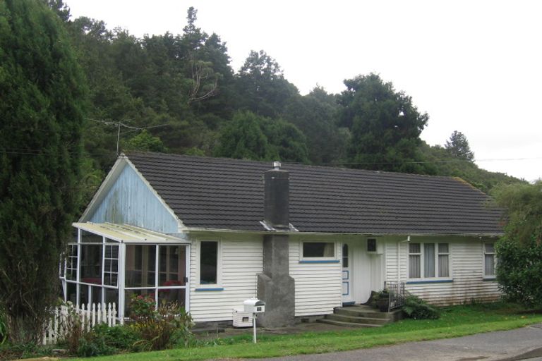Photo of property in 76 Raukawa Street, Stokes Valley, Lower Hutt, 5019