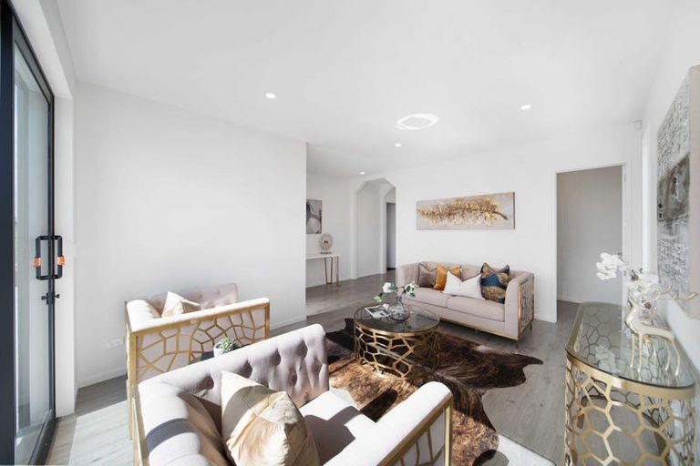 Photo of property in 13 Korowhiti Road, Clarks Beach, 2122