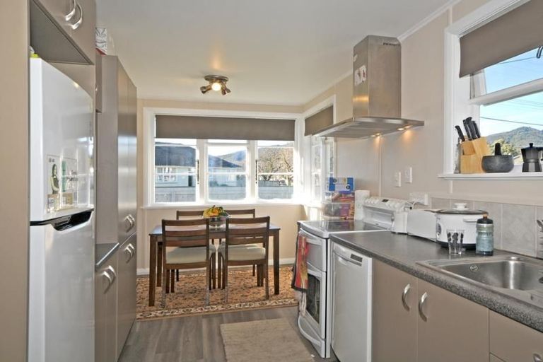 Photo of property in 76 Gordon Street, Avalon, Lower Hutt, 5011