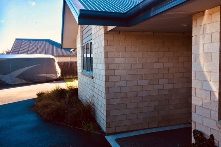 Photo of property in 19 Papaumu Green, Parklands, Christchurch, 8083