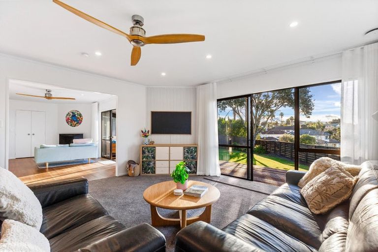 Photo of property in 22 Matisse Drive, West Harbour, Auckland, 0618
