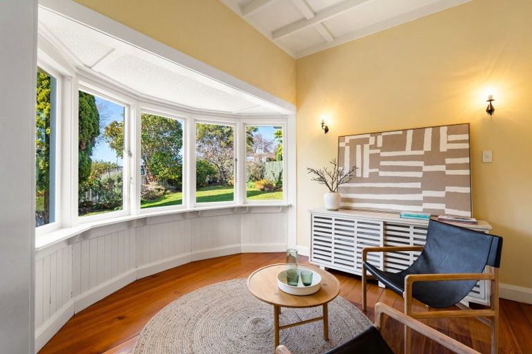 Photo of property in 2 Roslyn Road, Bluff Hill, Napier, 4110