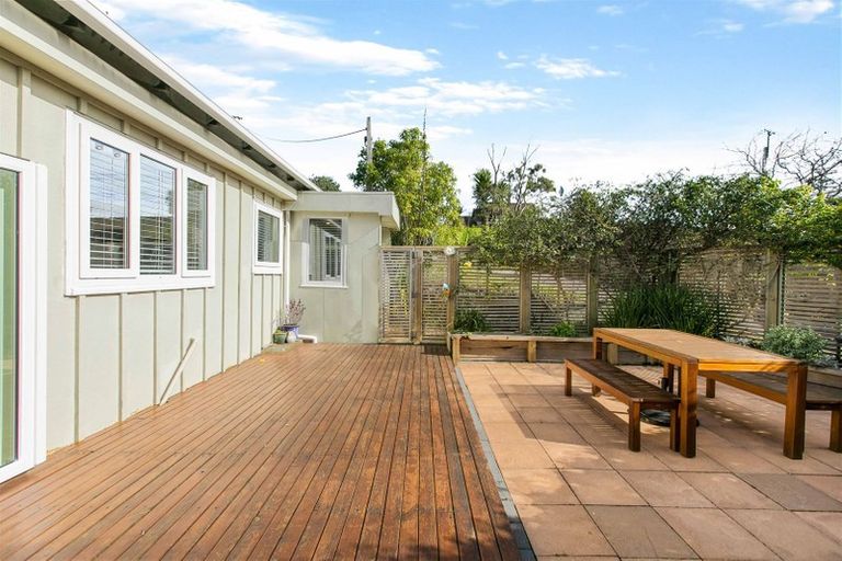 Photo of property in 55 Sunset Road, Totara Vale, Auckland, 0632