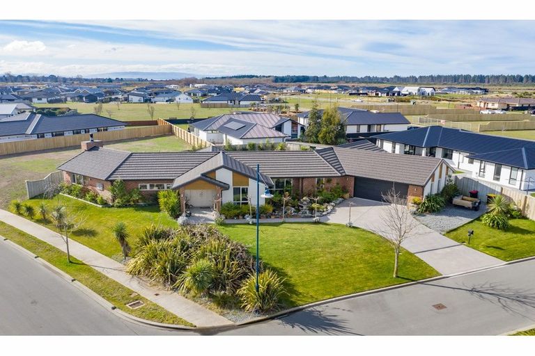 Photo of property in 6 Te Waihora Street, Pegasus, 7612