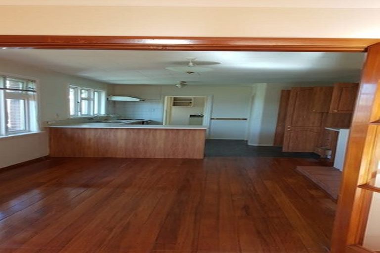 Photo of property in 23 Middlepark Road, Sockburn, Christchurch, 8042