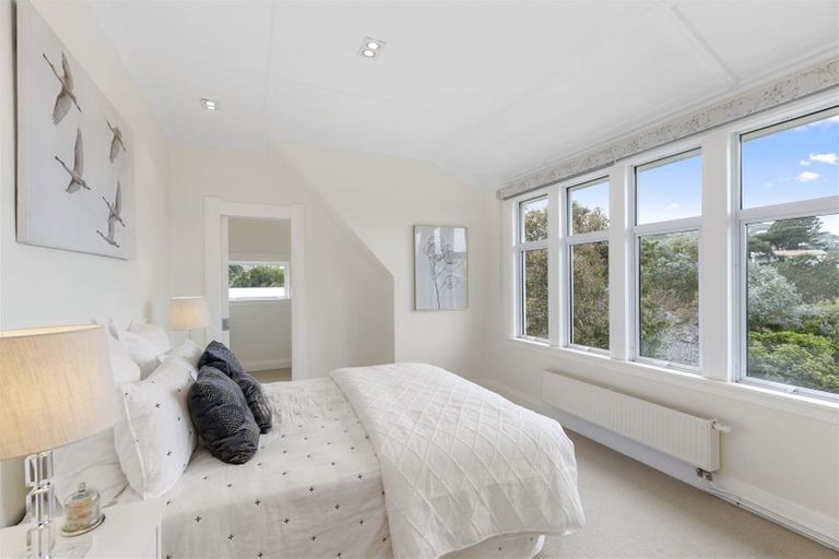 Photo of property in 120 Trelissick Crescent, Ngaio, Wellington, 6035