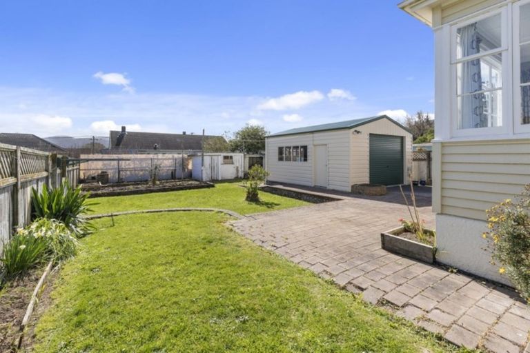 Photo of property in 127 Waddington Drive, Naenae, Lower Hutt, 5011