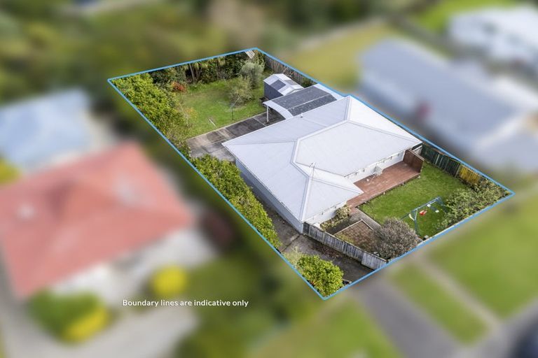 Photo of property in 69 Kemp Road, Massey, Auckland, 0614