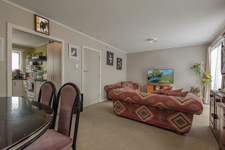 Photo of property in 24 Farnham Avenue, Highbury, Palmerston North, 4412