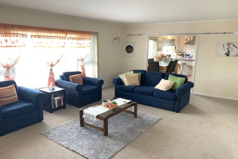 Photo of property in 23 Chivalry Road, Glenfield, Auckland, 0629