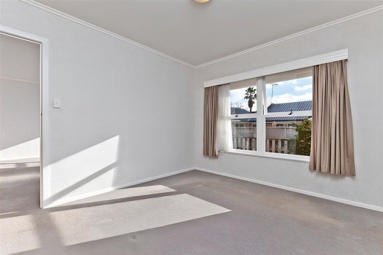 Photo of property in 2/17 Saltburn Road, Milford, Auckland, 0620