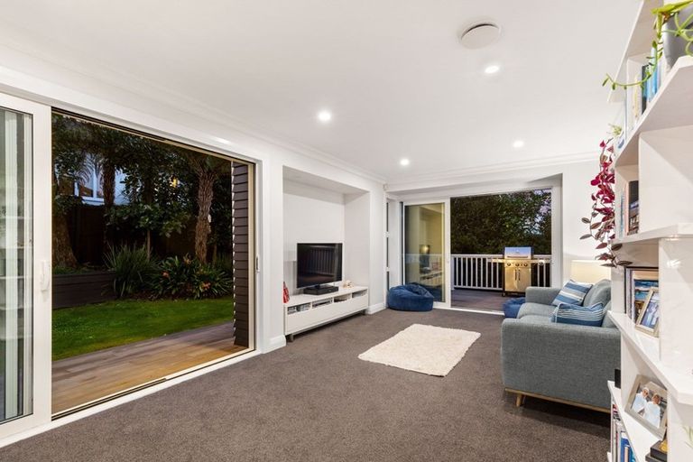 Photo of property in 37 Eastcliffe Road, Castor Bay, Auckland, 0620