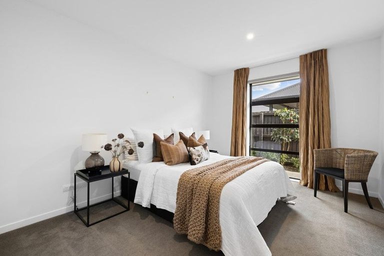 Photo of property in 5 Dalweny Lane, Cracroft, Christchurch, 8025