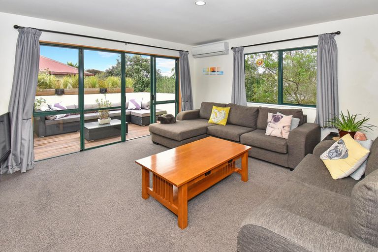 Photo of property in 1/10 Hilltop Road, Clover Park, Auckland, 2019