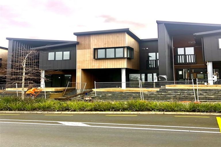 Photo of property in 118 Te Oneroa Way, Long Bay, Auckland, 0630