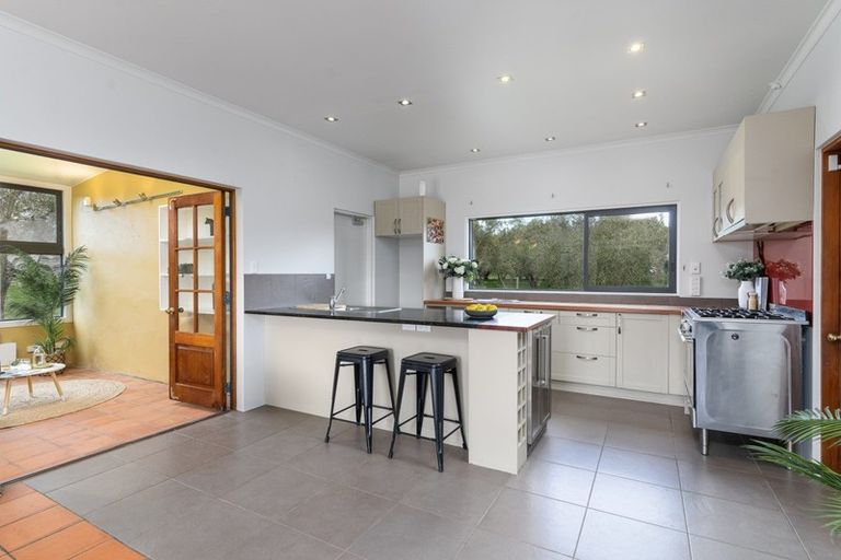 Photo of property in 114 Hinakura Road, Martinborough, Carterton, 5784