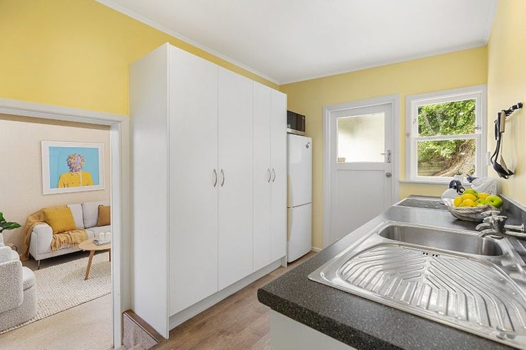 Photo of property in 33 Patanga Crescent, Thorndon, Wellington, 6011