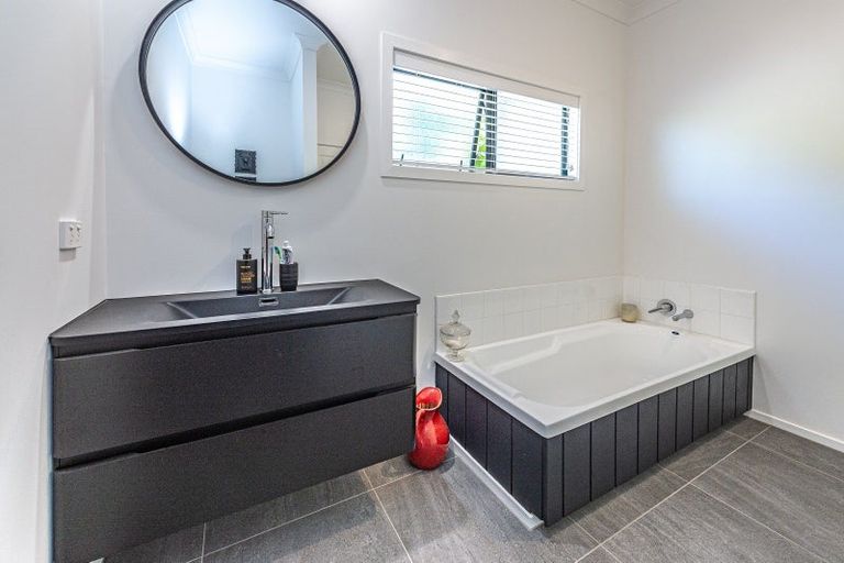 Photo of property in 1 Shakespeare Road, Bastia Hill, Whanganui, 4500