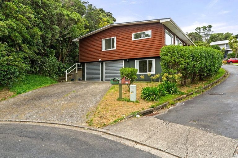 Photo of property in 1/15 Bloomsbury Grove, Newlands, Wellington, 6037