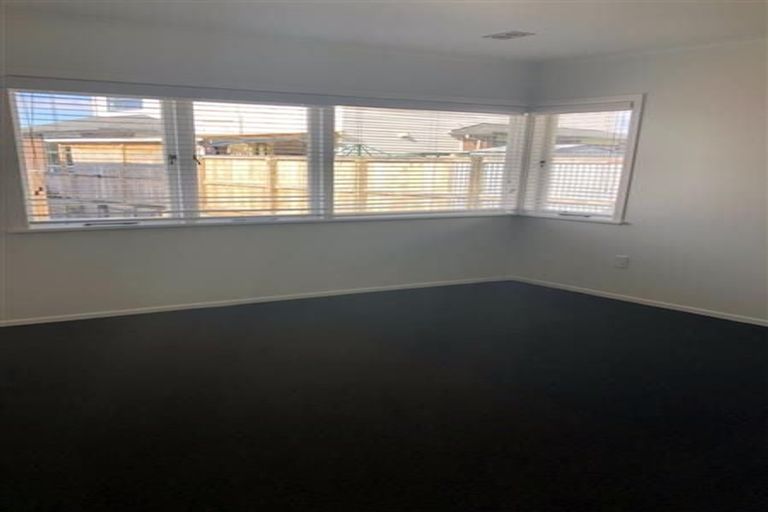 Photo of property in 22 Hepburn Road, Glendene, Auckland, 0602