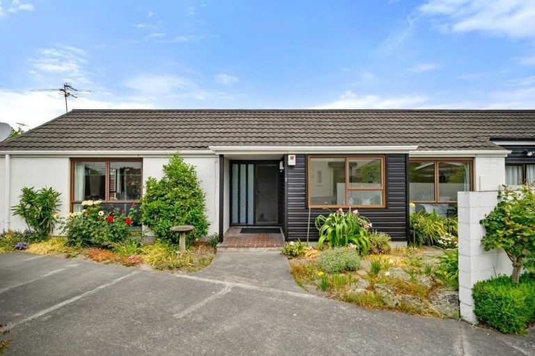 Photo of property in 2/7a Medbury Terrace, Fendalton, Christchurch, 8041