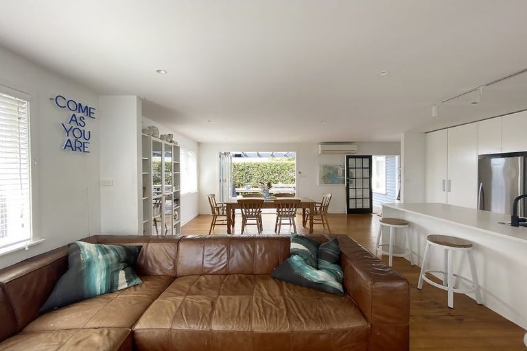 Photo of property in 8 Waipani Road, Te Atatu Peninsula, Auckland, 0610