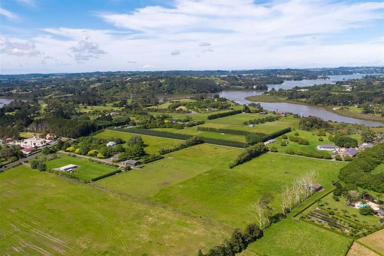 Photo of property in 76 Riverland Road, Kumeu, 0892