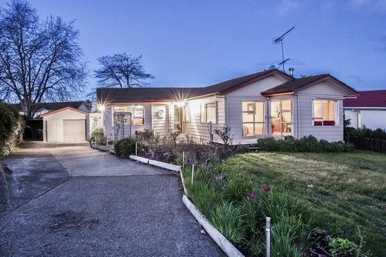 Photo of property in 21 Lisa Rise, Half Moon Bay, Auckland, 2012