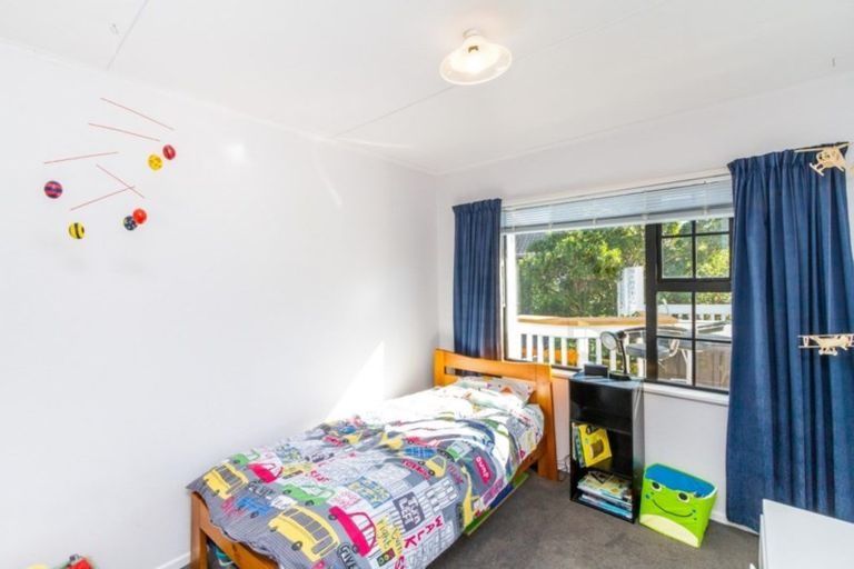 Photo of property in 13 Pennant Grove, Titahi Bay, Porirua, 5022