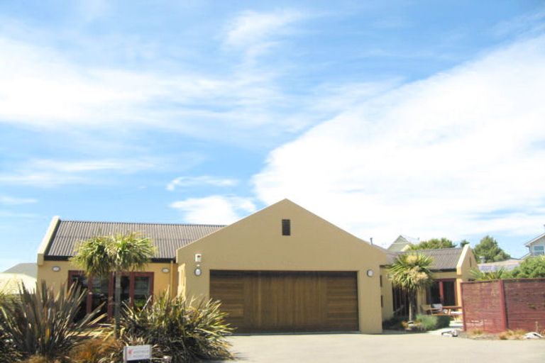 Photo of property in 11 Cordyline Place, Waimairi Beach, Christchurch, 8083