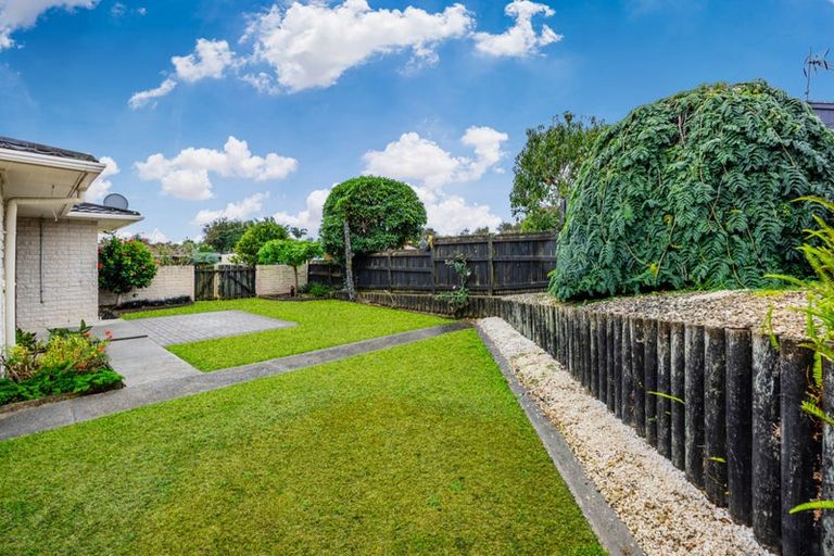 Photo of property in 1 Elrita Place, Conifer Grove, Takanini, 2112