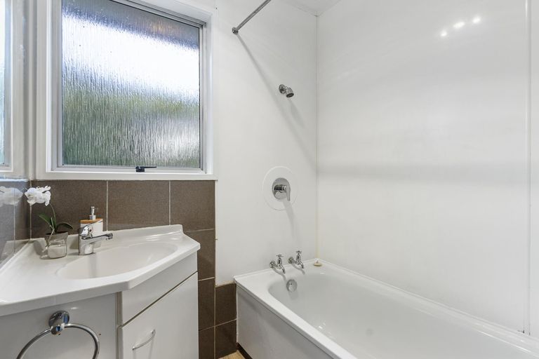 Photo of property in 32 Archmillen Avenue, Pakuranga Heights, Auckland, 2010