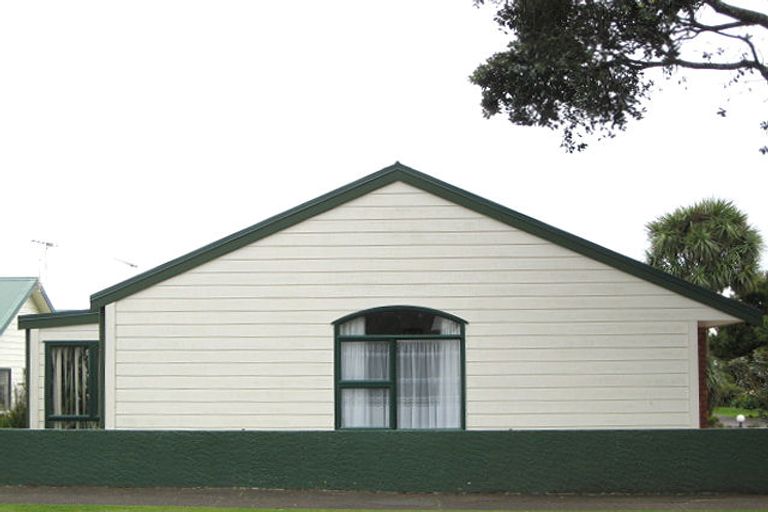 Photo of property in 72-74 Whiteley Street, Moturoa, New Plymouth, 4310