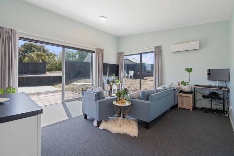 Photo of property in 9a Cuffs Road, Wainoni, Christchurch, 8061